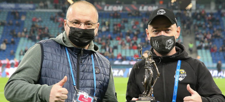 ЕЮС вручает награду болельщикам ФК «Сочи» — победителям конкурса «12 Игрок».